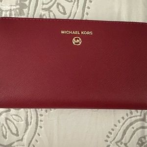 Michael Kors Jet Set Item Large Multifunction Wallet in Berry